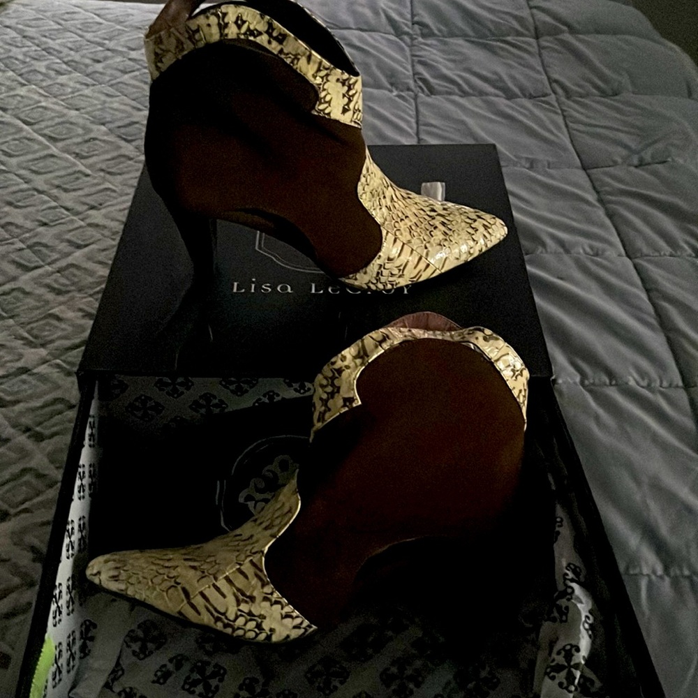 Gorgeous suede and snakeskin bootie. Rich brown color, new still in box. Size 9